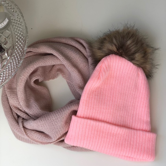 Winter❄️pompon beanie hat & infinity scarf bundle - Picture 4 of 5